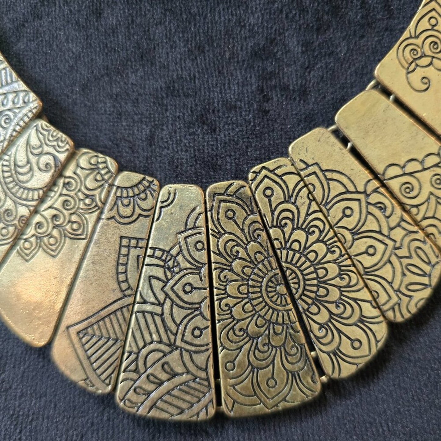 Vintage Womens Bronze Imitation Double Chained Bib Statement Necklace w/ Lobster
