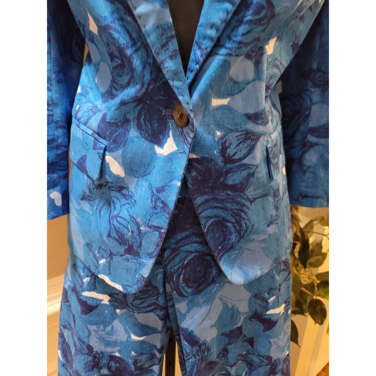 Ann Taylor Pant Suit Women's Size 10/8 Blue Floral Single Button Blazer Pockets
