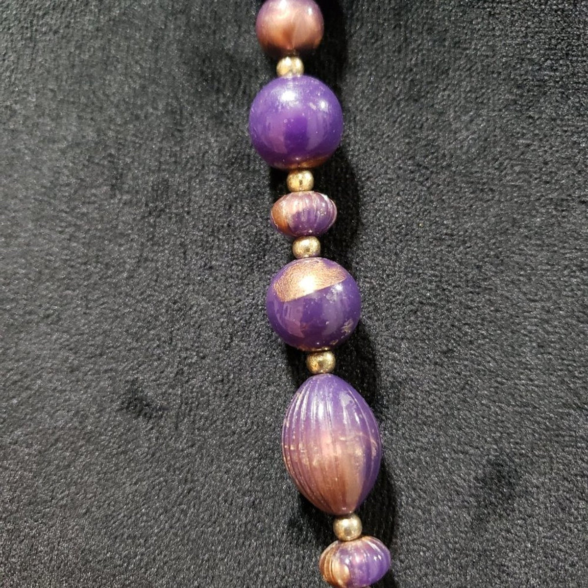 Womens Fashions Avon Purple Large Faceted Beaded Large Necklace w/ Spring Clasp