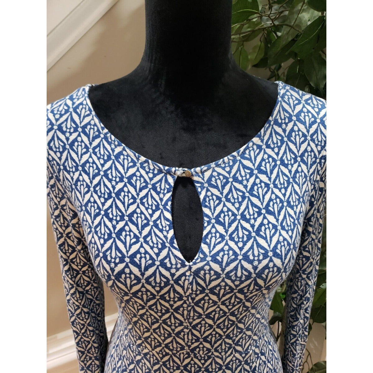 Xhilaration Women's Blue & White Rayon V-Neck Long Sleeve Knee Length Dress M