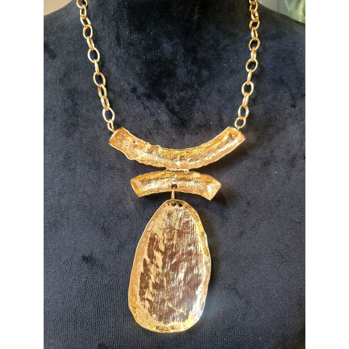 Vintage Gold Tone Hammered Pendant Statement Necklace Textured Modern Abstract