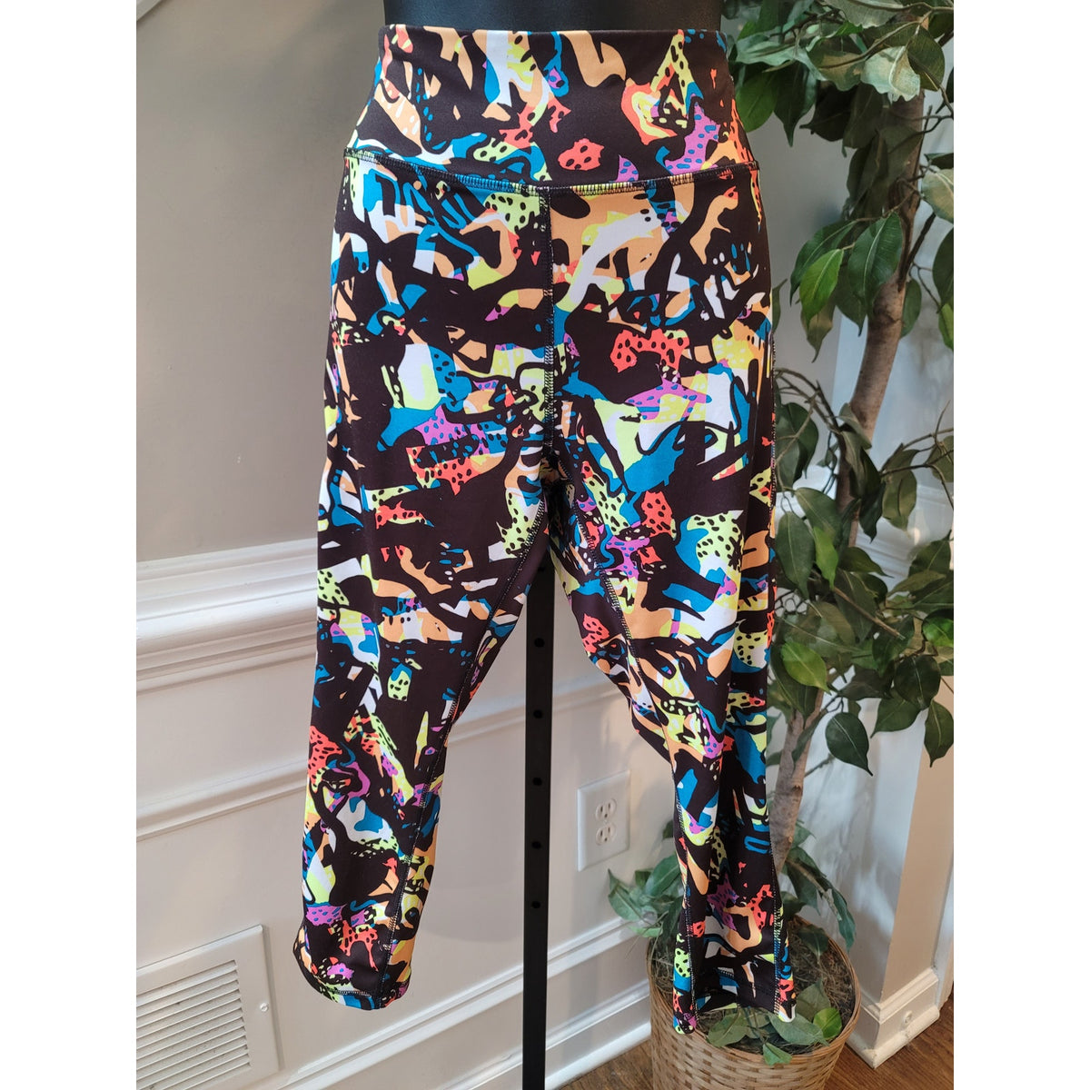 Tek Gear Workout Set Women’s Large Multicolor Abstract Cropped Leggings V-Neck