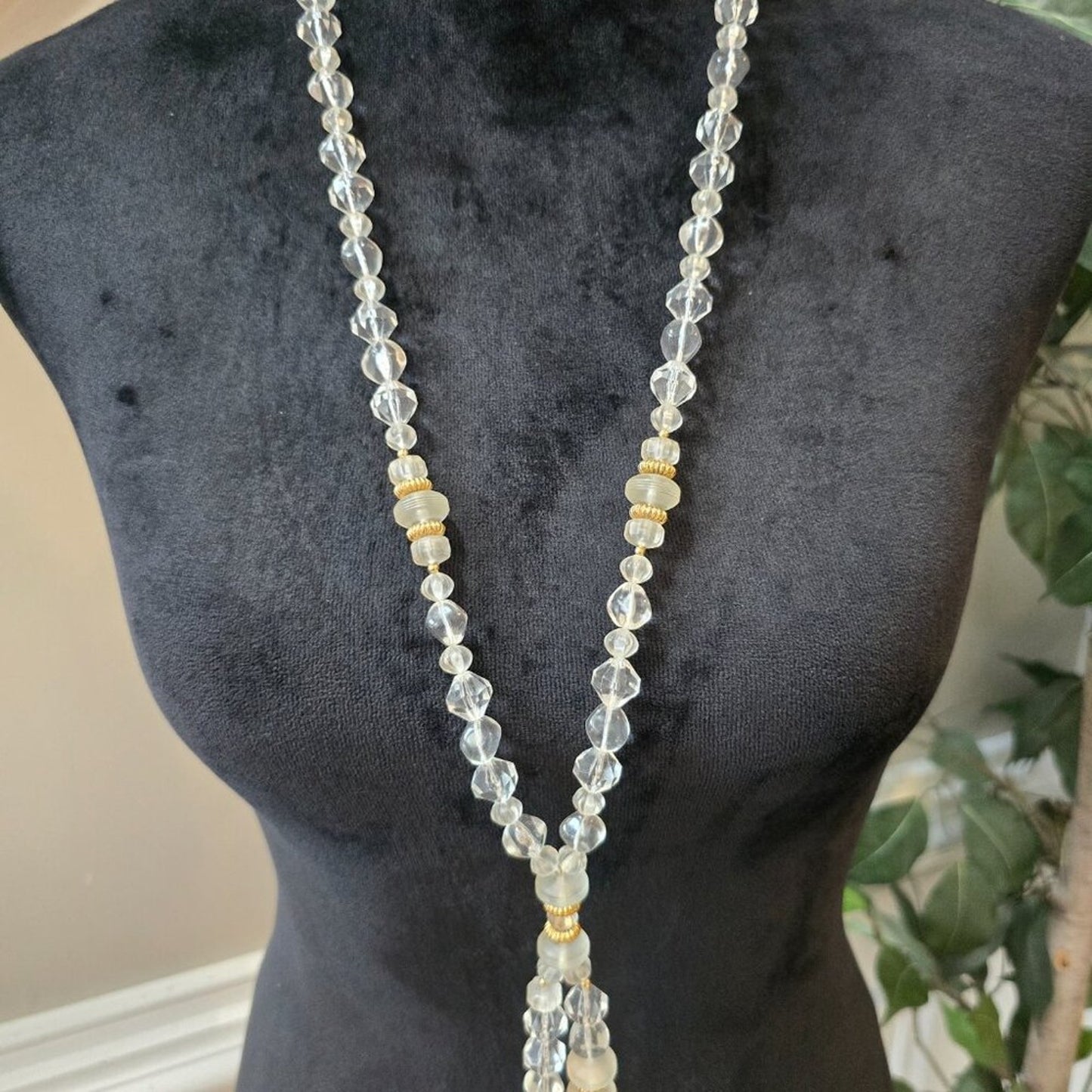 Vintage Womens Acrylic Frosted Clear Lucite Lariat Style Necklace with Lobster