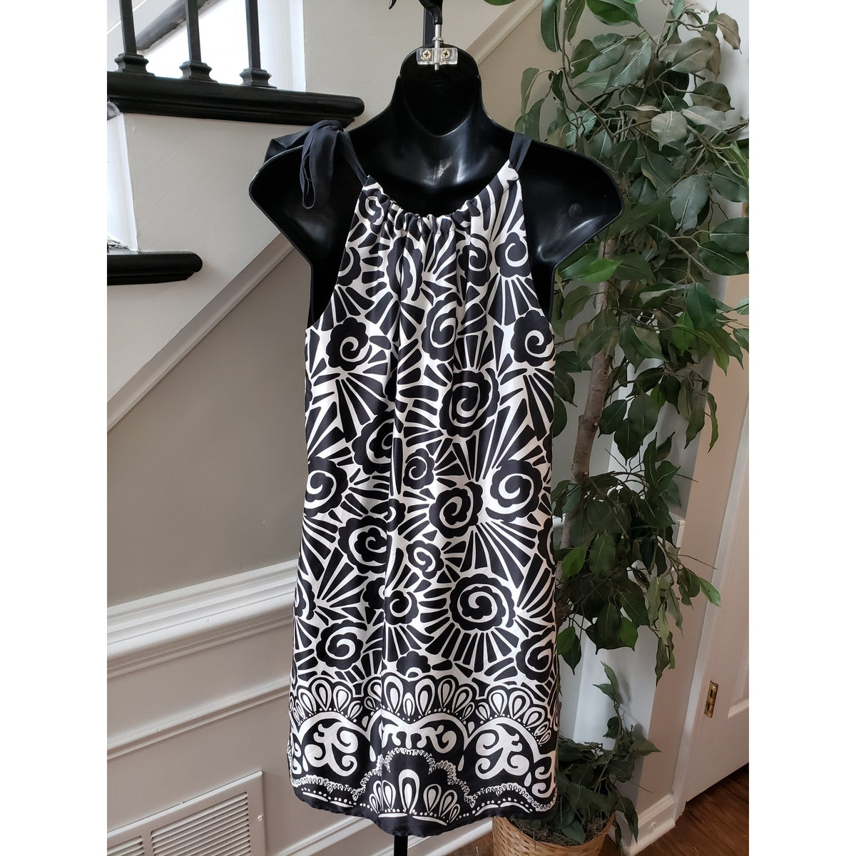 White House Black Market  Silk Sleeveless Dress Black/White Geometric Print 0