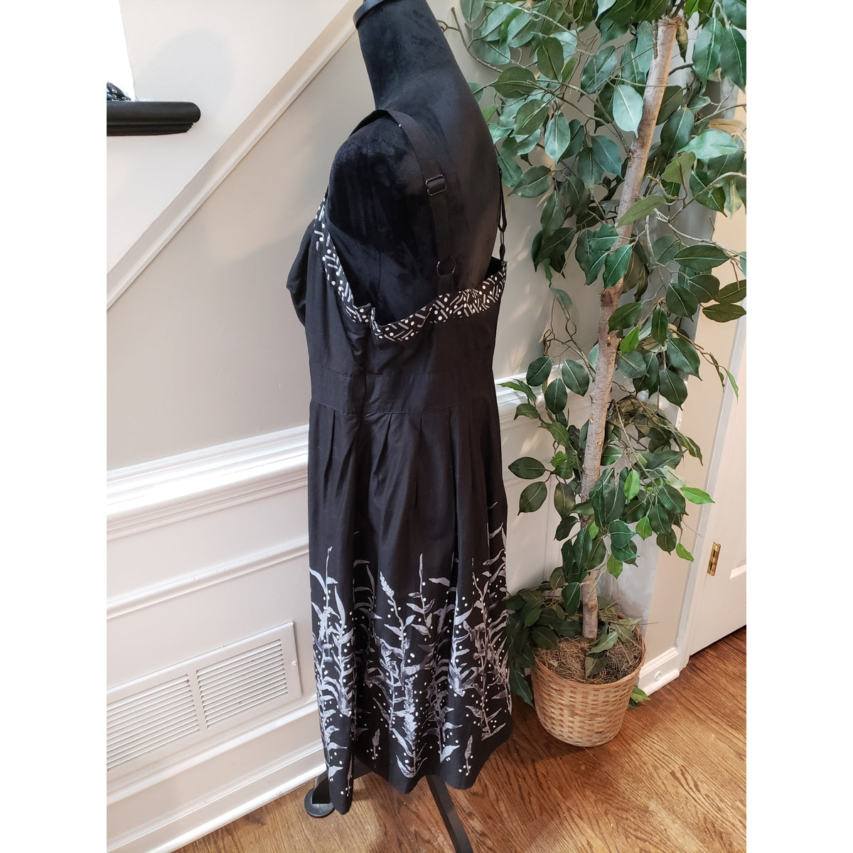 Lane Bryant Knee Length Dress Women's 16 Black Geo Print Sleeveless V Neck Lined