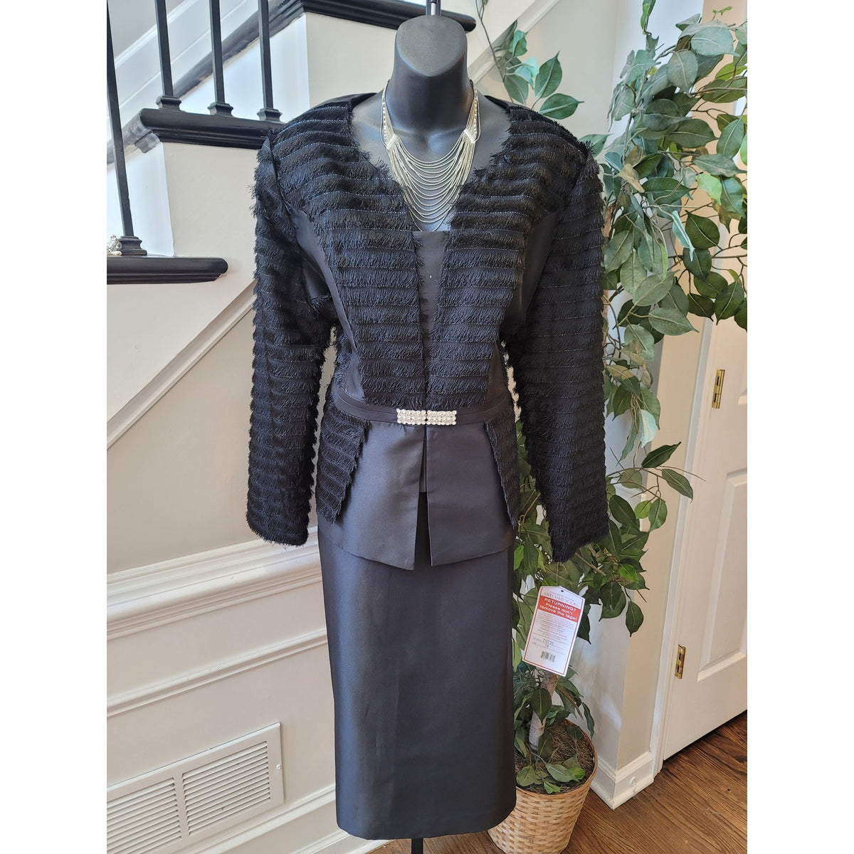 Luxe Skirt Suit Women's Size 18 Black Fringe Ribbon Back Zipper Fully Lined