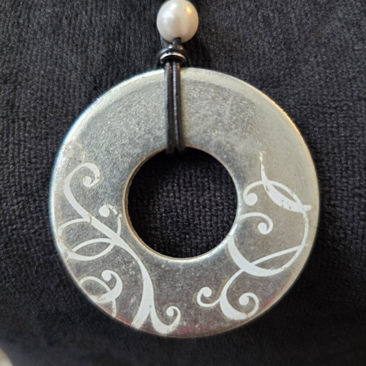 Womens Fashion Silver Tone Round Leather Cord Pendant Necklace Jewelry