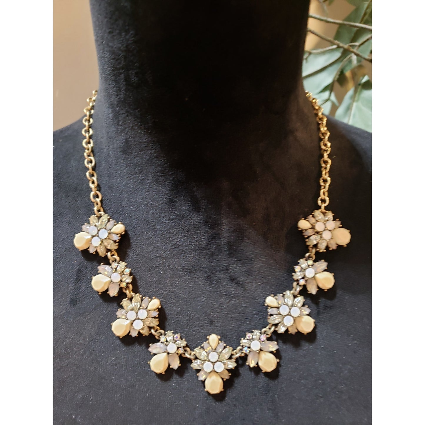 Womens Fashion Gold Tone Multi Faceted Resin & Crystal Floral Statement Necklace