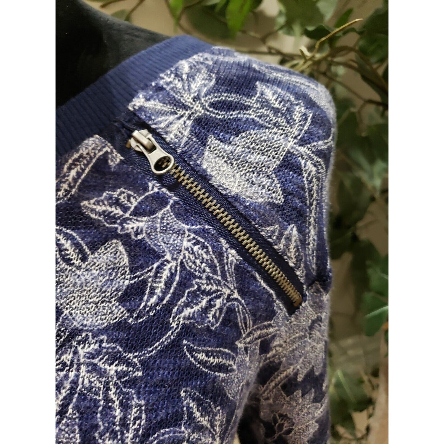 Max Jeans Women's Blue Floral Rayon Crew Neck Long Sleeve Sweater Size X-Small