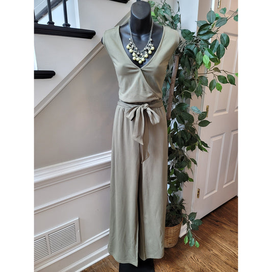 Caralyn Mirand The Drop Jumpsuit Women Large Green Wide Leg Belted V Neck Outfit