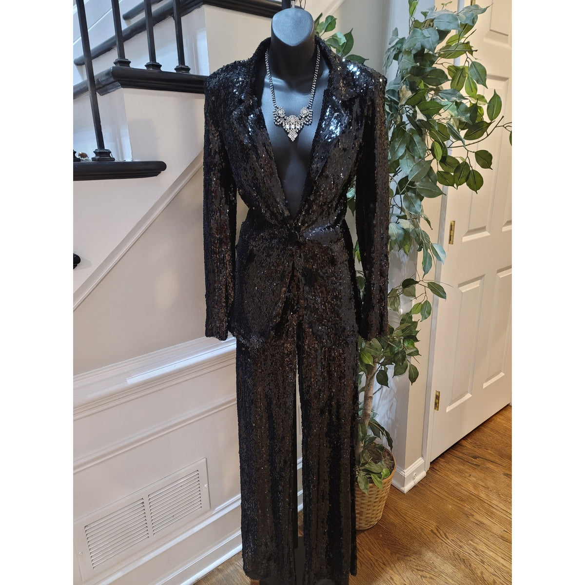 Celebrity Fashion Sequin Suit Women's Medium Black Faux Pockets Fully Lined
