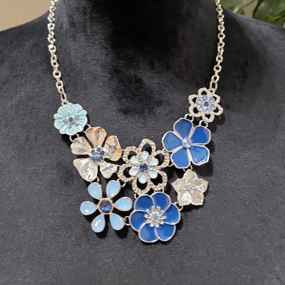 Women Fashion Rhinestone Multi Floral Statement Collar Necklace w/ Lobster Clasp