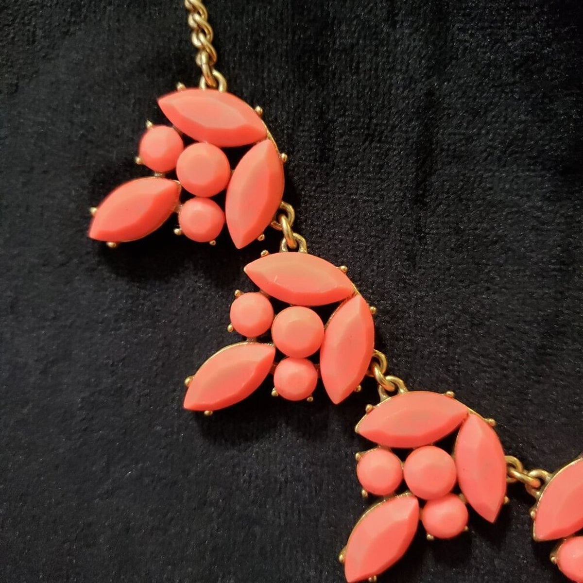J.CREW Pink Beaded Necklace Womens Fashion Statement Jewelry with Lobster Clasp
