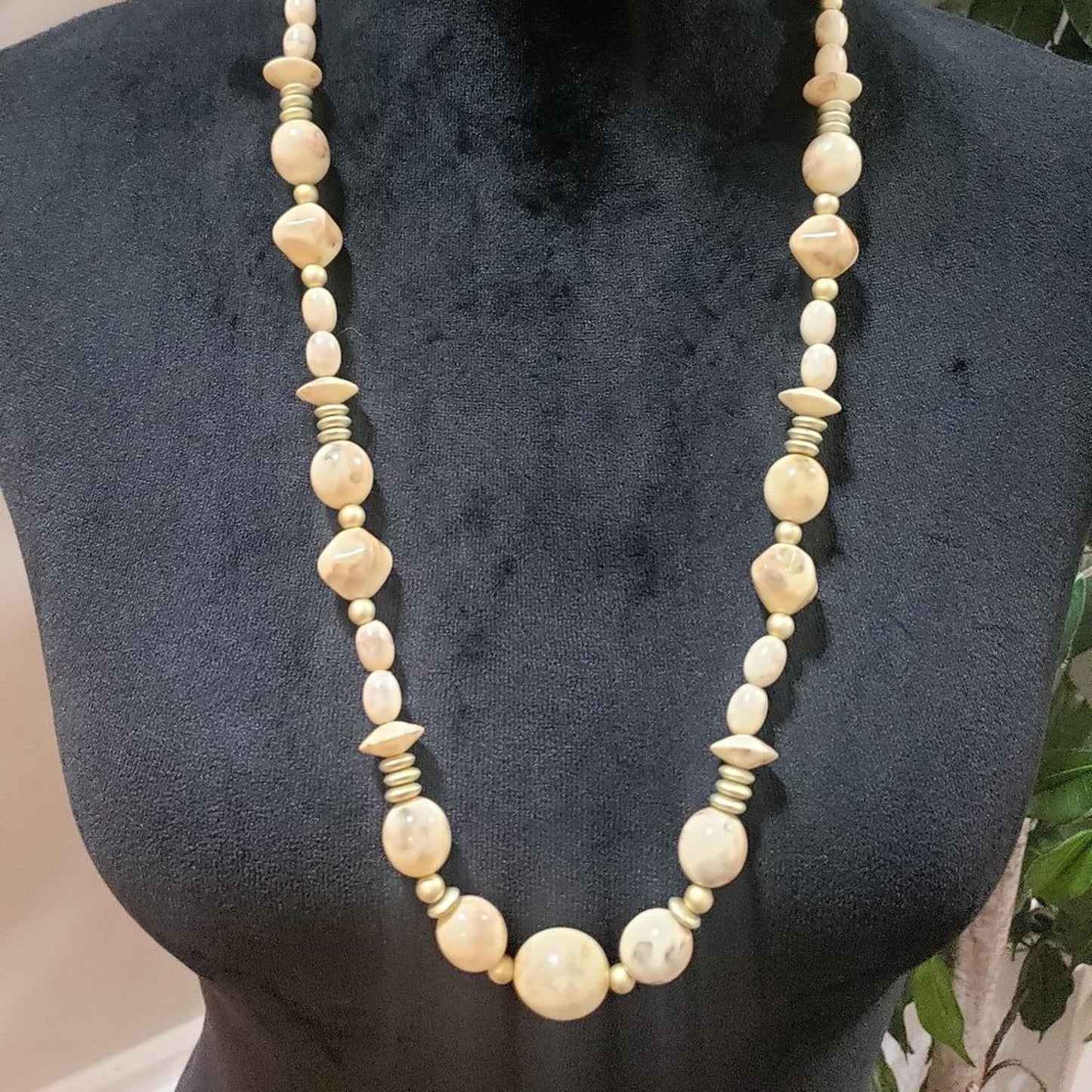 Womens Fashion Beige Chunky Round Beaded Necklace Jewellery w/ Lobster Clasp
