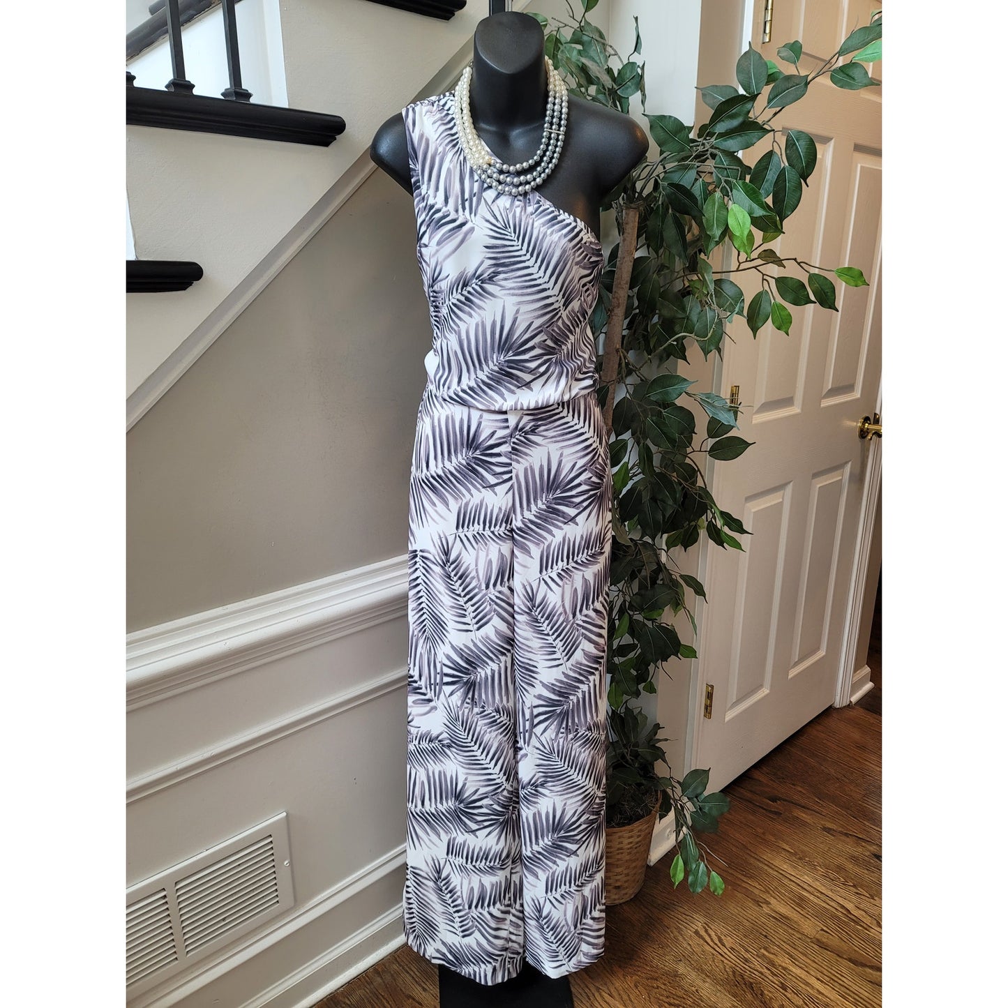 Sam Edelman One Shoulder Romper Women Size 4 White Black Leaf Print Elegant