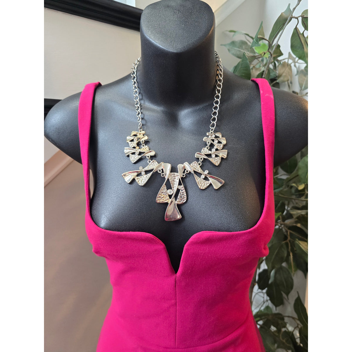 Likely Bodycon Mini Dress Women's Size 0 Pink Wide Shoulder Straps Notch Neck