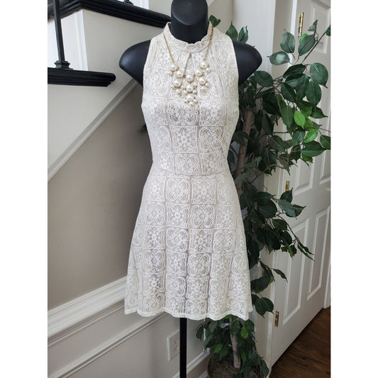 Love, Fire Women White Lace Floral Mock Neck Sleeveless Knee Length Dress Medium