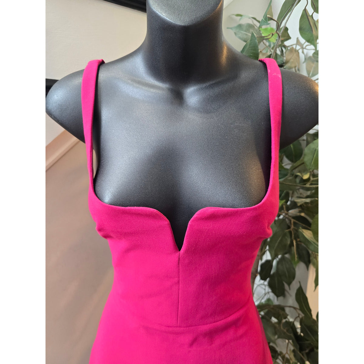 Likely Bodycon Mini Dress Women's Size 0 Pink Wide Shoulder Straps Notch Neck