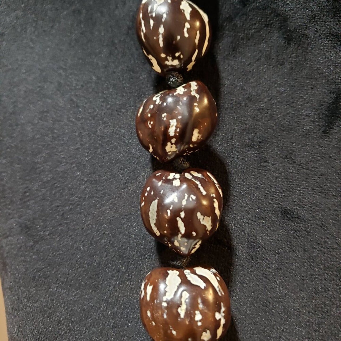 Women Fashion Brown Lumbang Kukui Nut Seed Collar Necklace with Lei Ribbon Clasp
