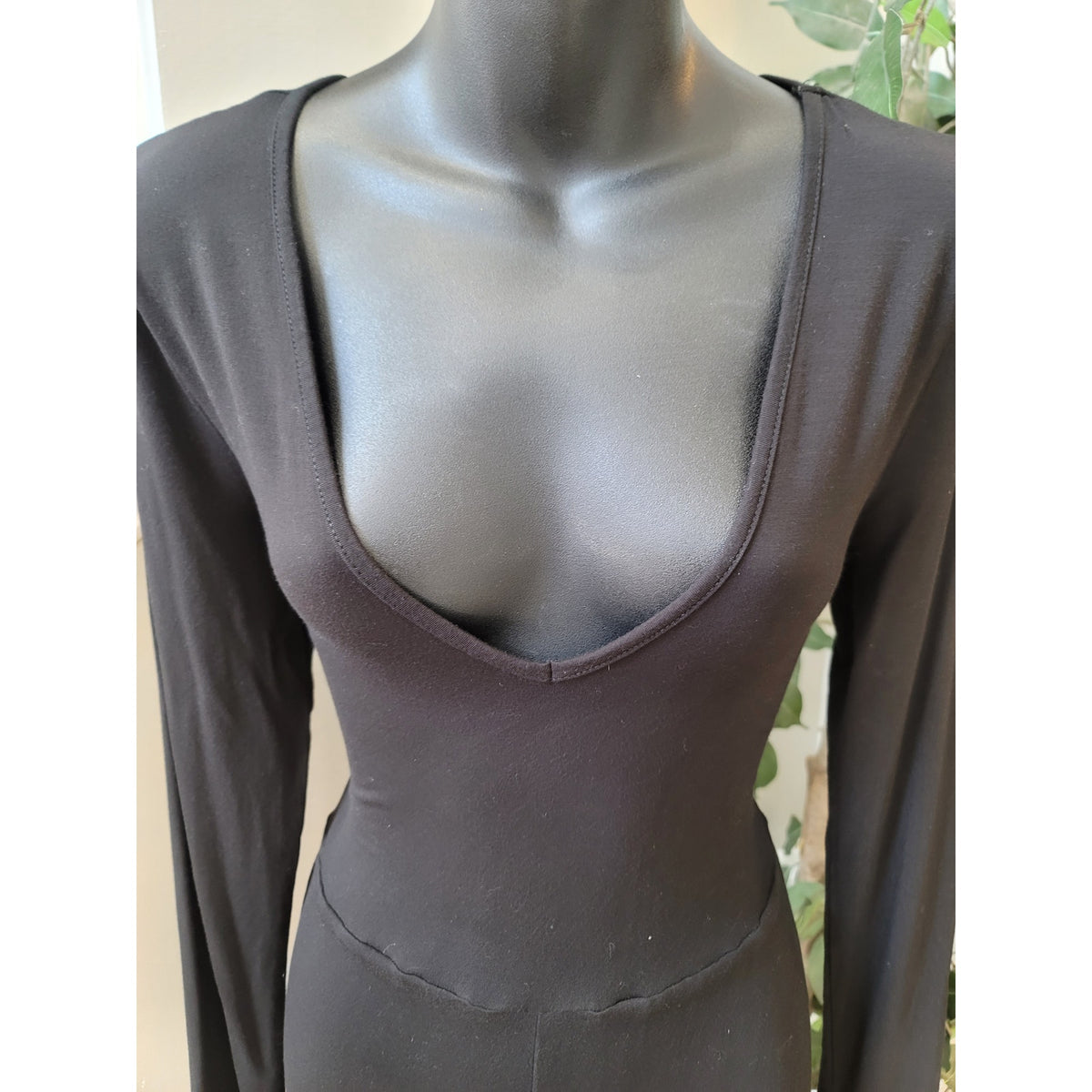 Shein Jumpsuit Women's Size Medium Black Long Sleeves Deep V Neck Slim Fit
