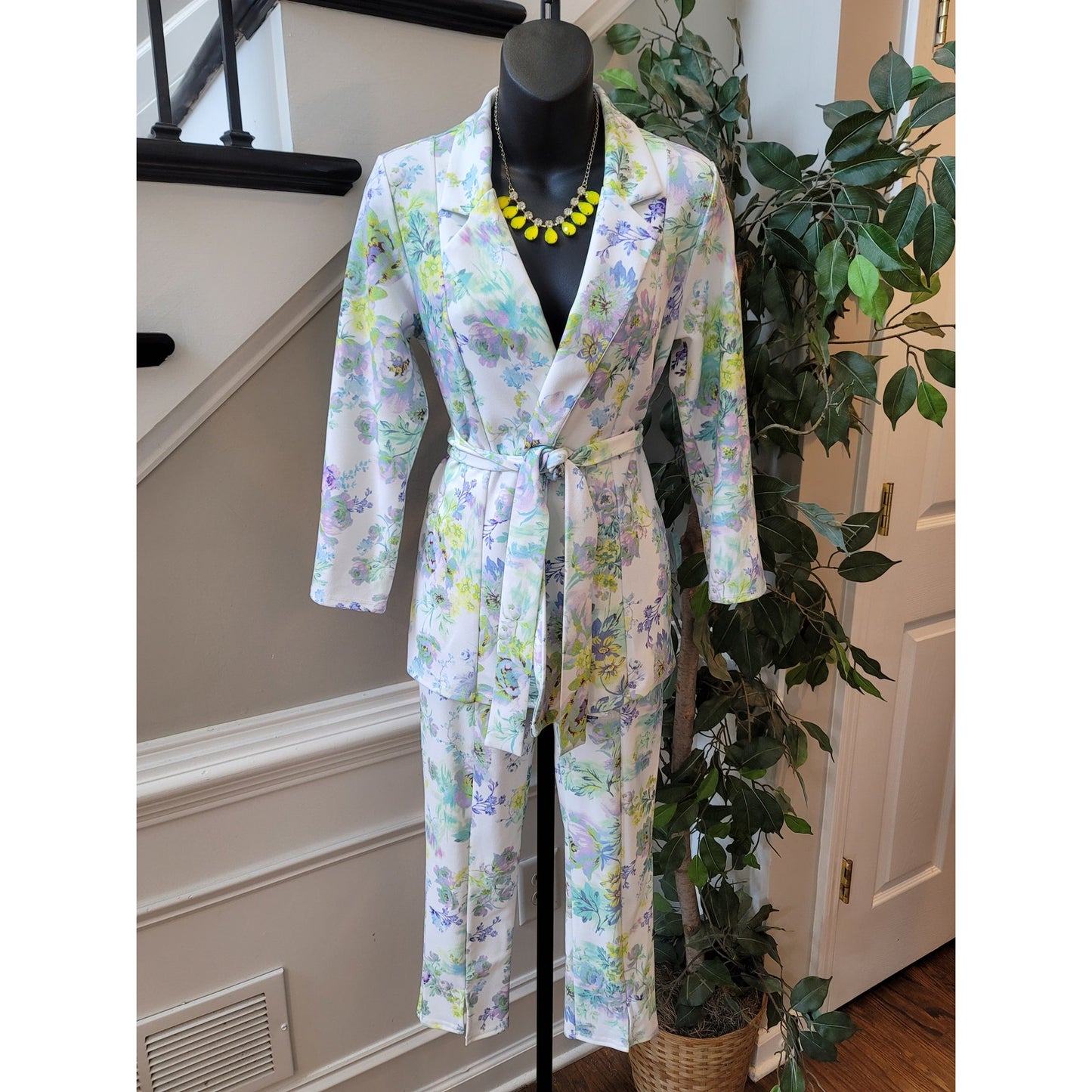 ASOS Design Maternity Pantsuit Size US 2 White Floral Blazer and Trousers Petite