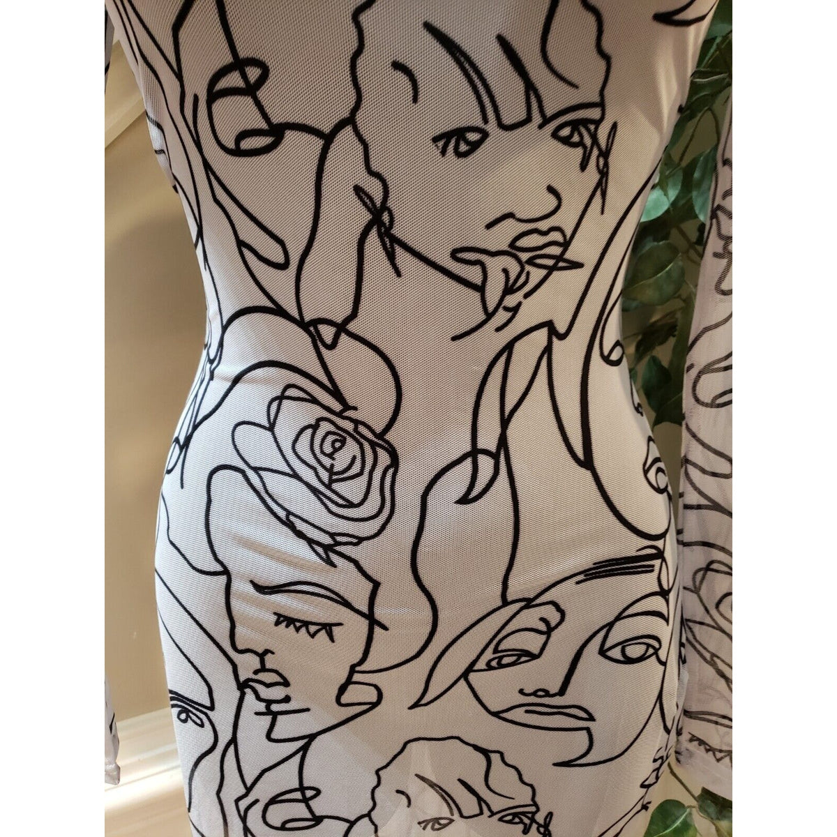 Le Runway Culture Women's White Face Print Crew Neck Long Sleeve Sheath Dress S