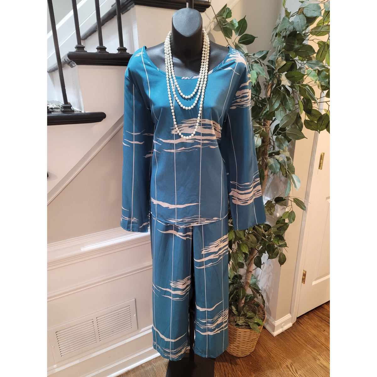Co-Ord Set Women's Size XL Teal Blue Abstract Pleated Long Sleeve Boat Neck