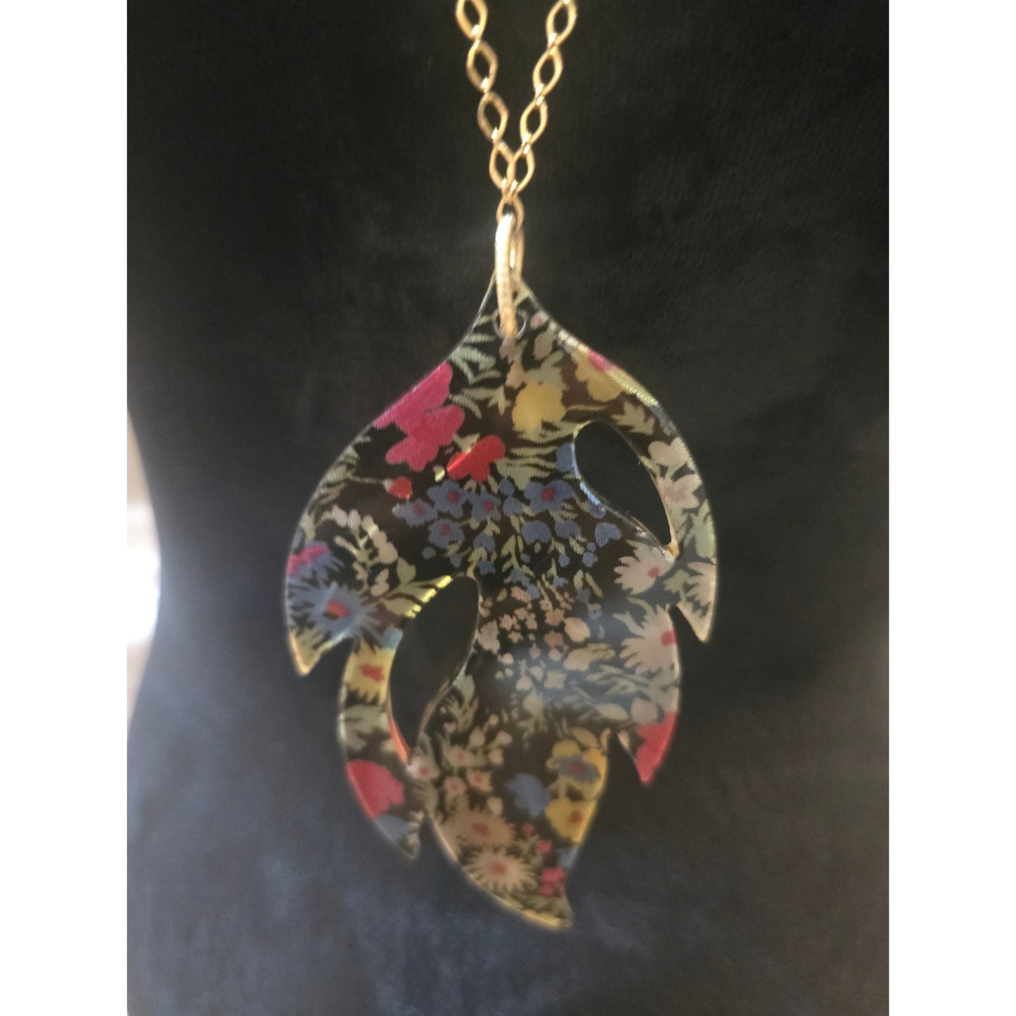 Women's Multicolor Pendent Necklace With Lobster Chain Claw Clasp