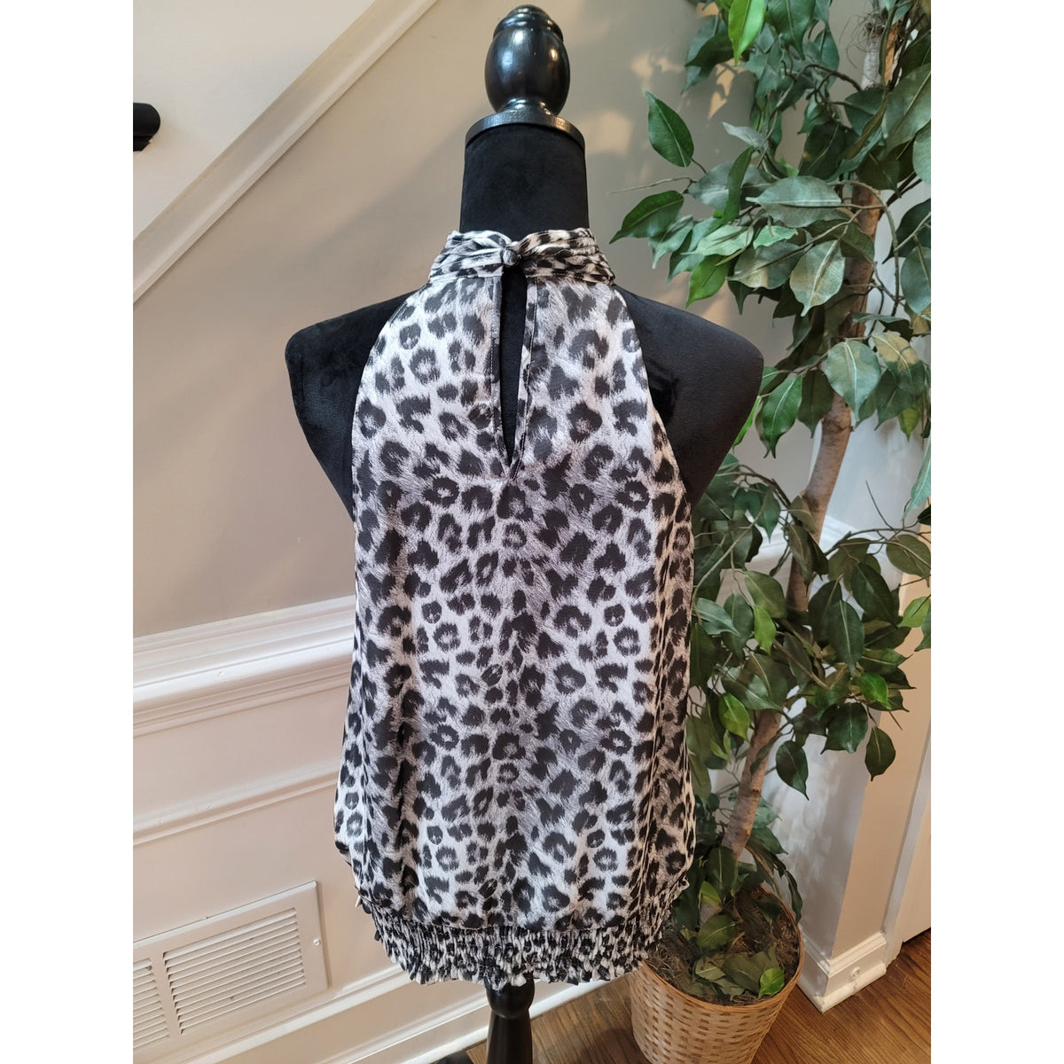 APT.9 Halter Top Women's Medium Gray Leopard Printed Sleeveless Tiered Front