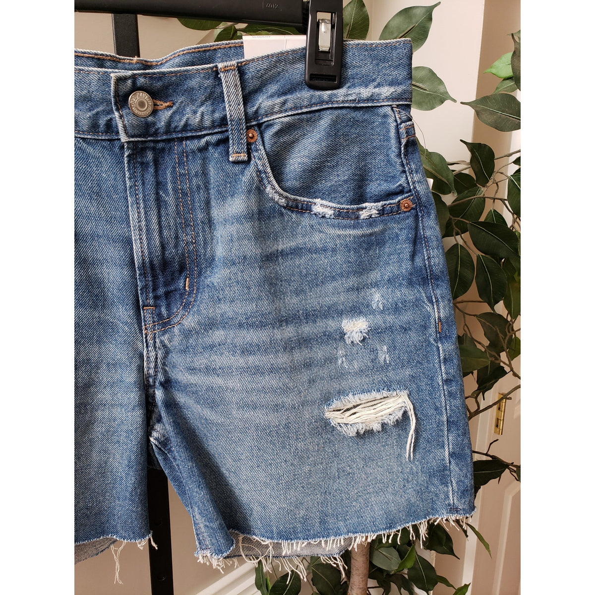 Old Navy Cut Off Shorts Women 4 Blue Denim Distressed High Rise Slouchy Straight