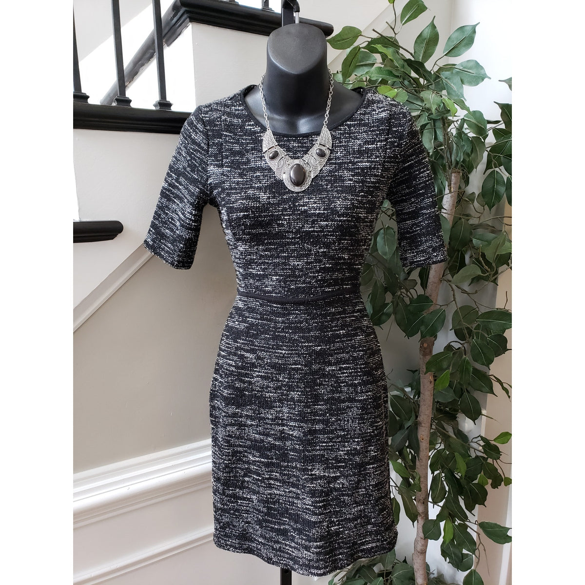 Banana Republic Shift Dress Womens Size 0 Black Space Dye Round Neck Back Zip