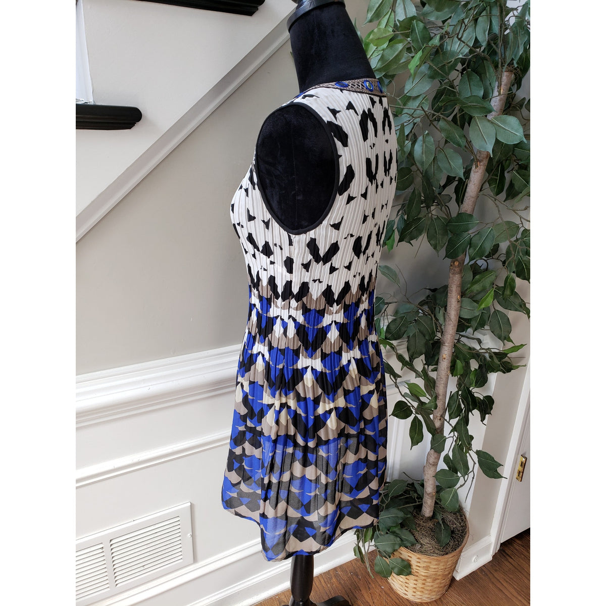 Alfani Knee Length Dress Women's Small Multi Geometric Beaded Sleeveless V Neck