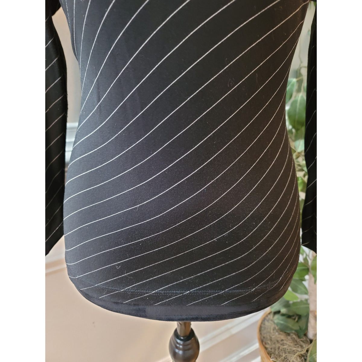 Banana Republic Stretch Top Women's Medium Black White Pinstripe Long Sleeves