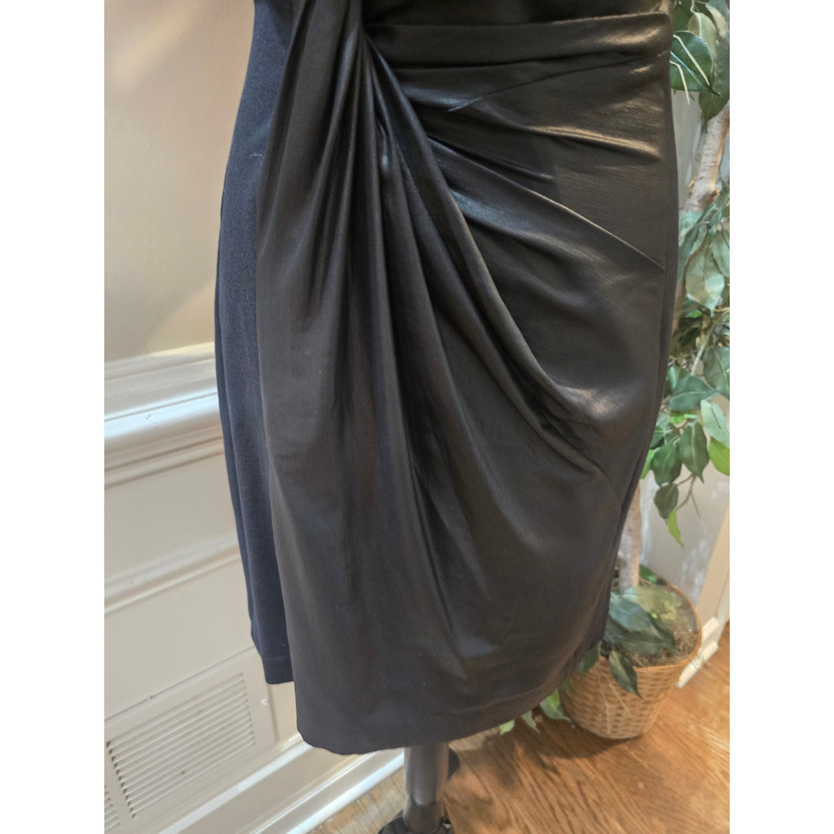 Express Bodycon Dress Women's Black Shimmer Ruched Pleated V-Neck Sleeveless 10