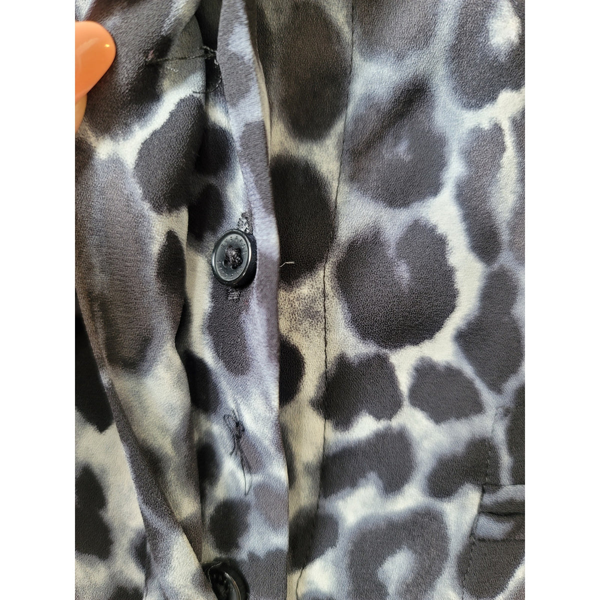 Express Blouse XS Black White Leopard Crew Neck Curved Hem Long Sleeve Button-Up