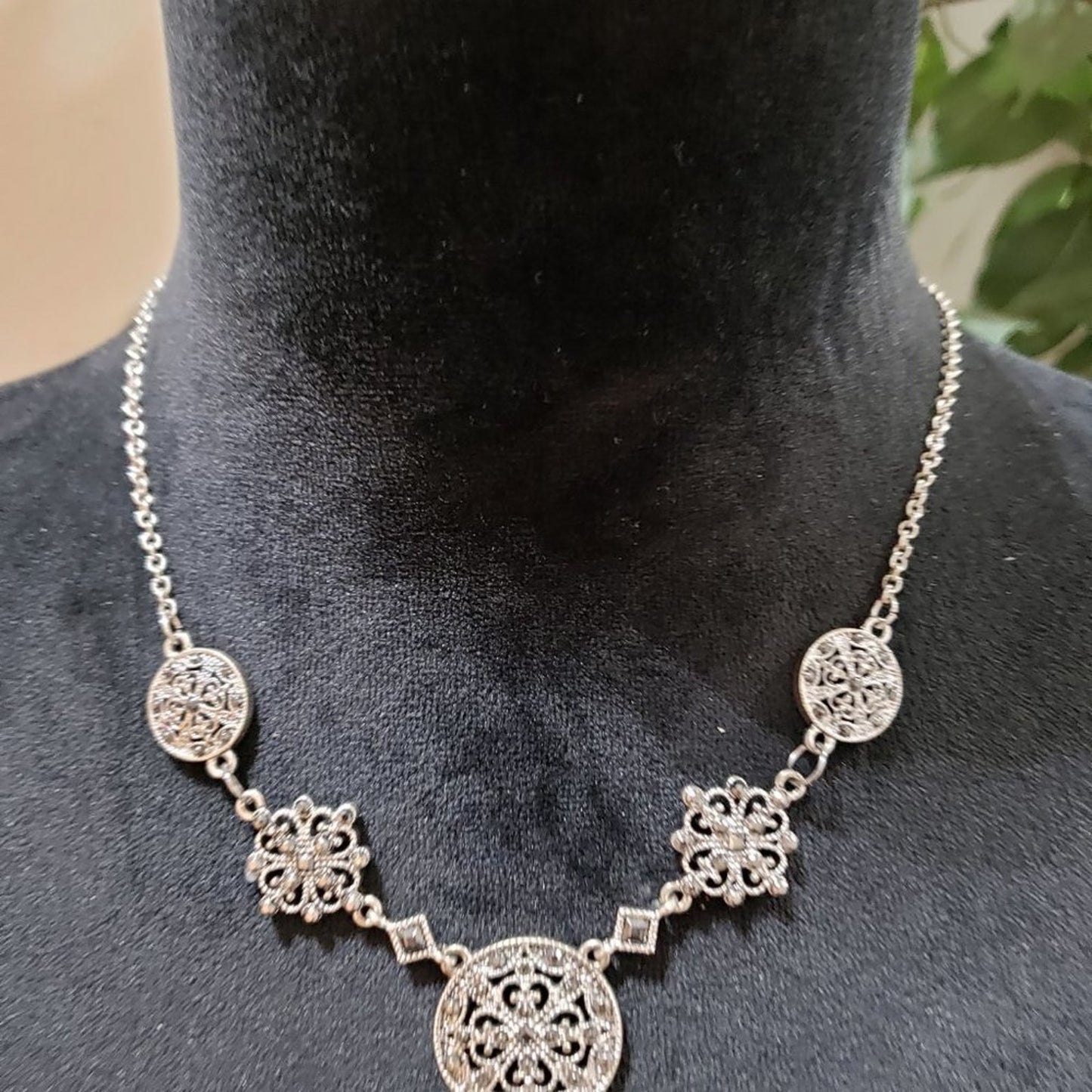 Womens Fashion Silver Coin Pendant Decorative Collar Necklace with Lobster Clasp