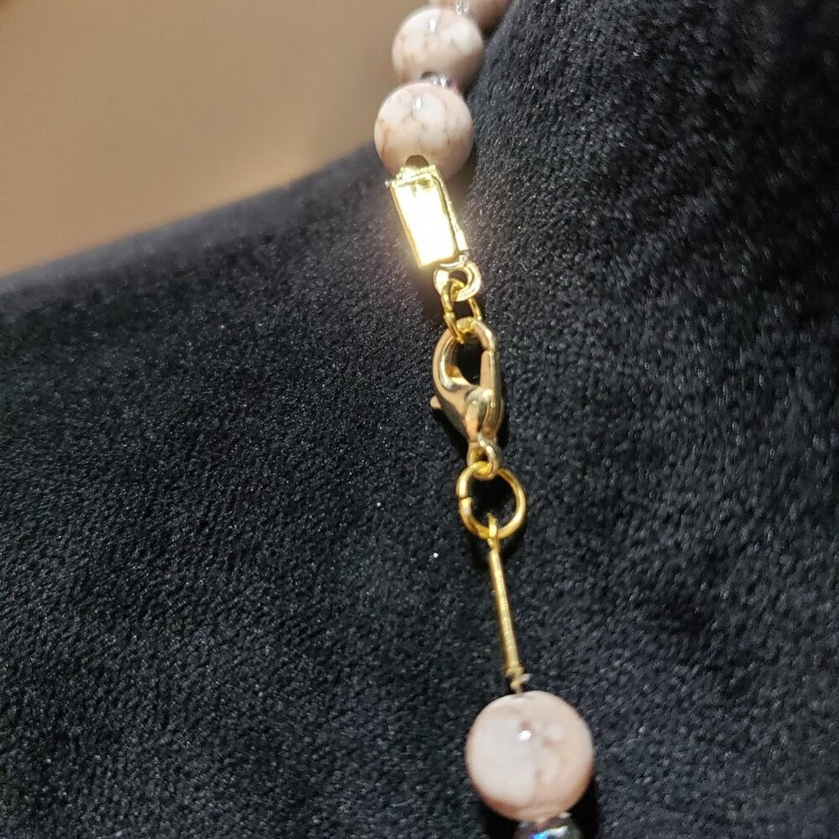 Womens Fashion Faux Pearl Gold Tone Oval Key Pendant Necklace with Lobster Clasp