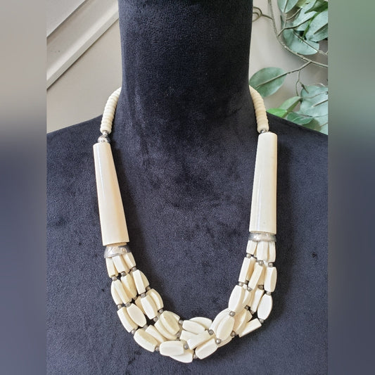 Women Fashion White Carved Bone Hairpipe Beads Collar Necklace with Barrel Clasp