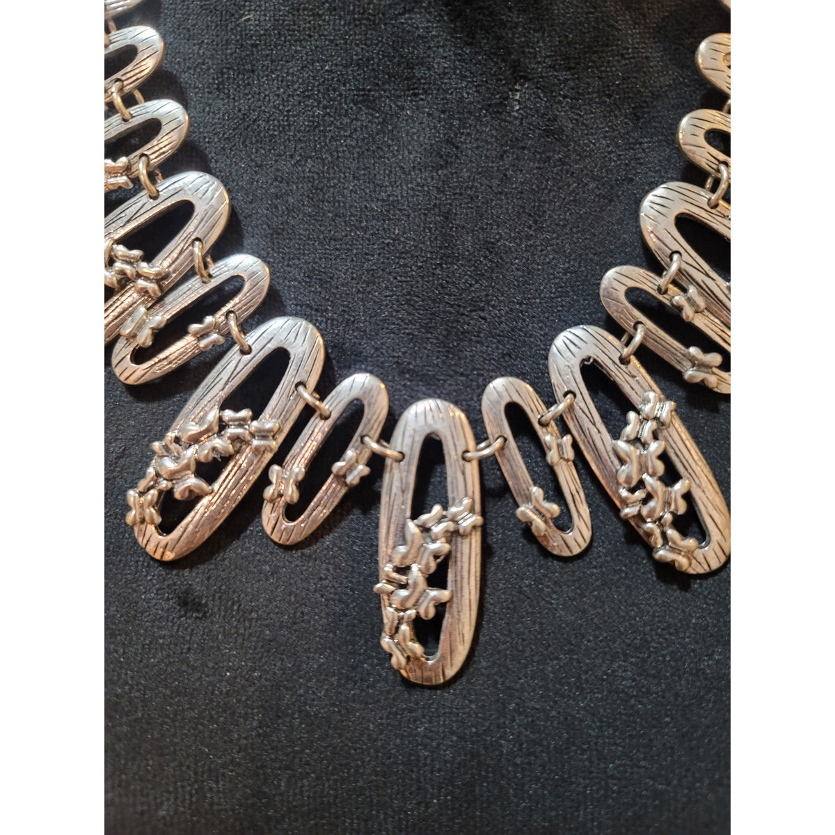 Women's Silver Floral Oval Link Fashion Necklace With Lobster Clasp