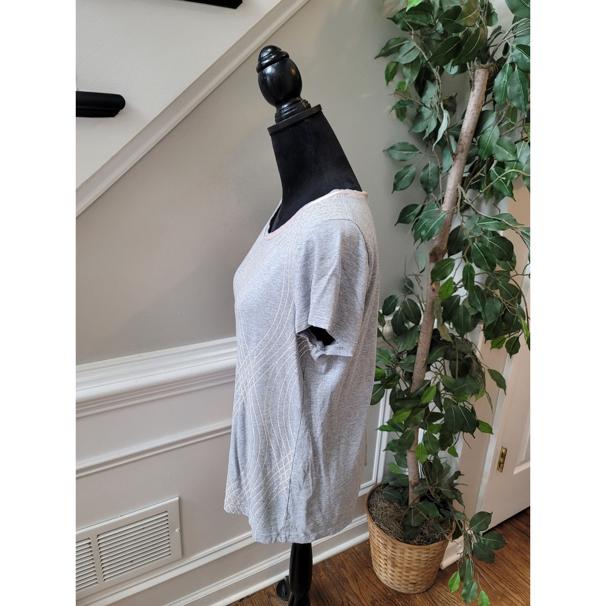 Zenergy By Chico's Blouse Women's Size 1/M Gray Short Sleeves Crew Neck Top