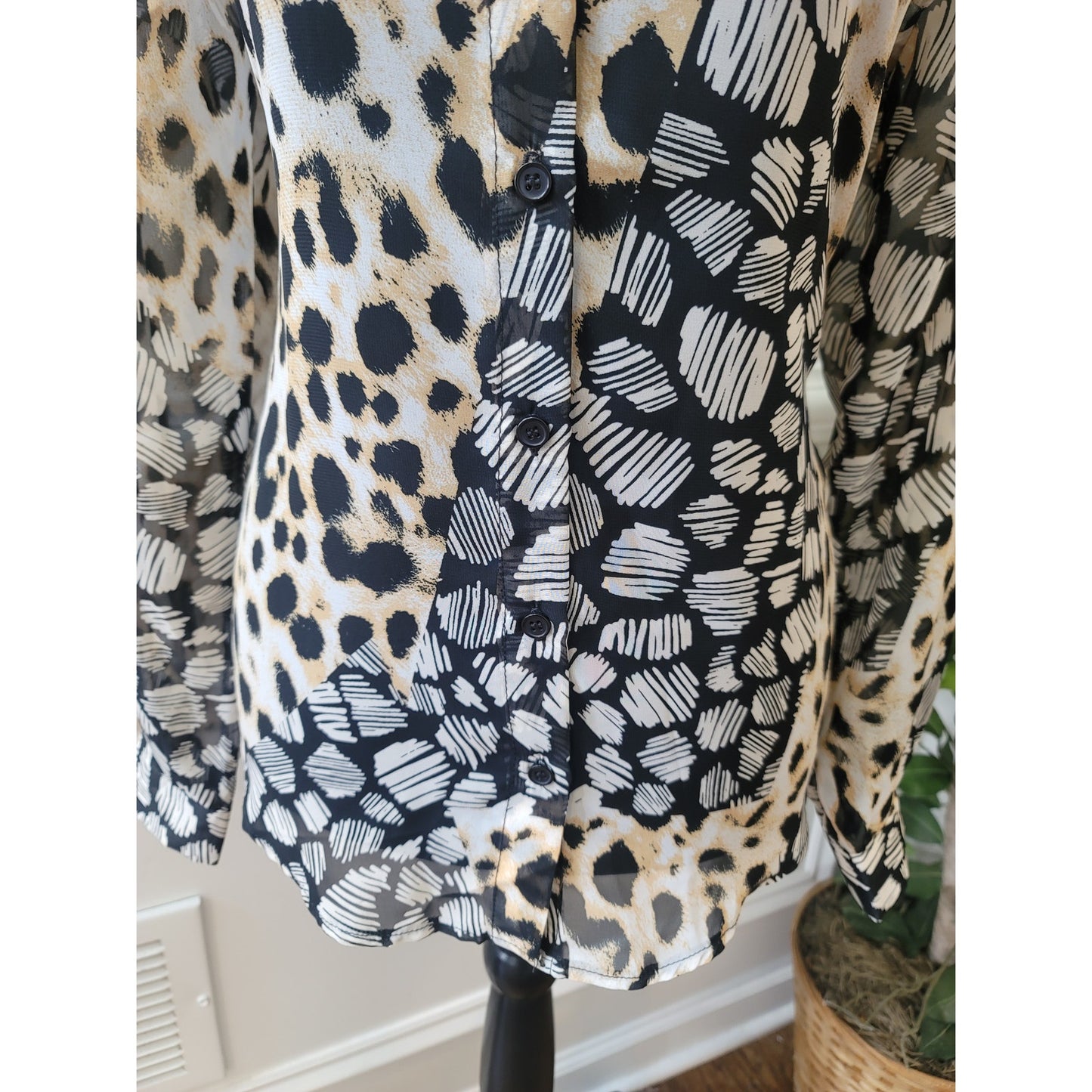 ASOS DESIGN Blouse Women's Size 8 Black Beige Animal Print Long Sleeves Shirt