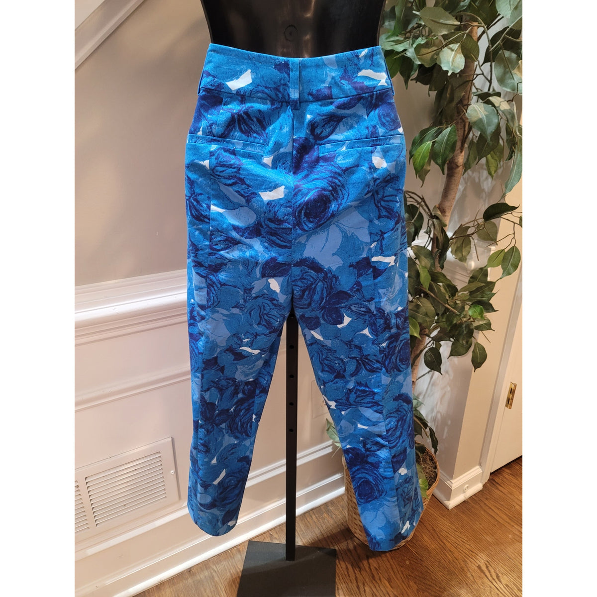 Ann Taylor Pant Suit Women's Size 10/8 Blue Floral Single Button Blazer Pockets