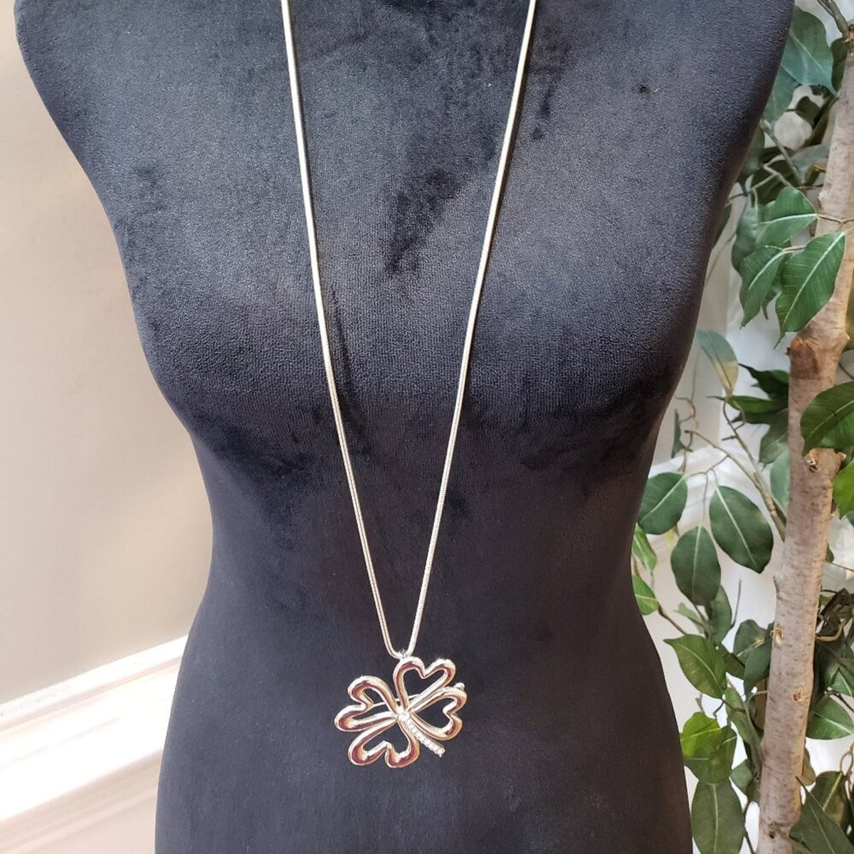 Women's Gold Tone Rhinestone Alloy Irregular Flower Snake Chain Pendant Necklace