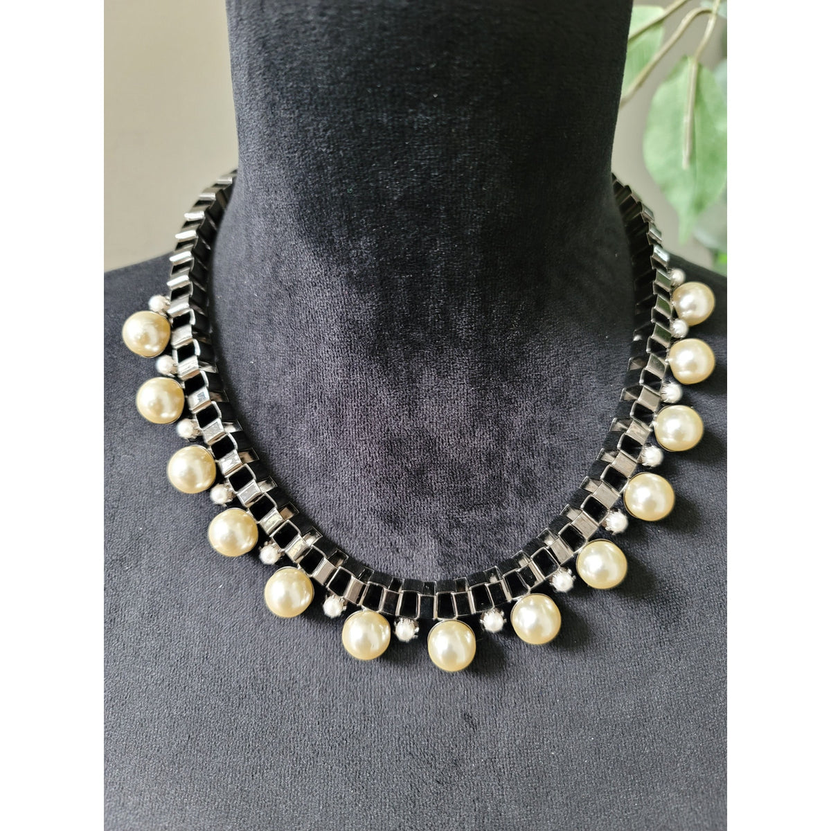 Women's Pearl Beaded Necklace With Black Chain Design And Lobster Clasp Lock
