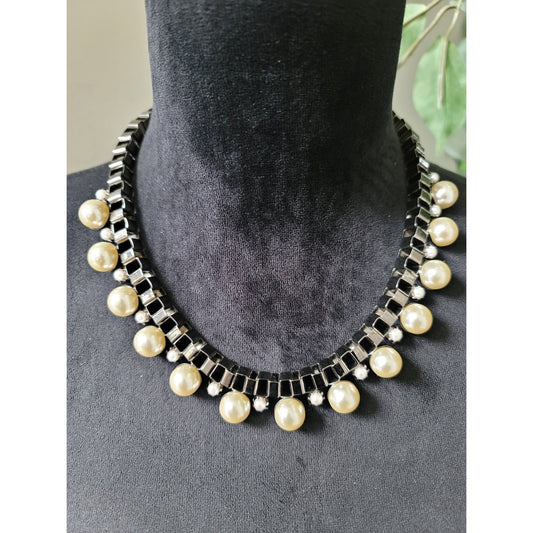 Women's Pearl Beaded Necklace With Black Chain Design And Lobster Clasp Lock