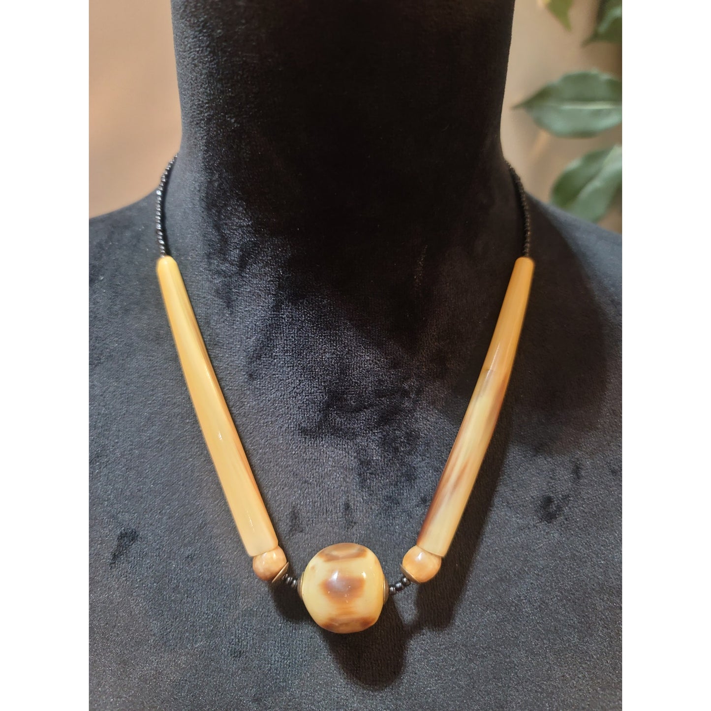 Women's Lightweight Beaded Necklace With Center Bead And Screw Lock Jewelry