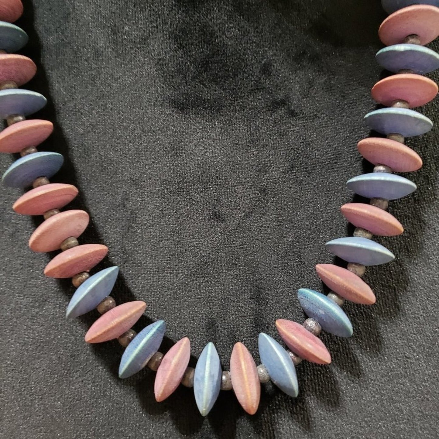 Women Fashion Gorgeous Oyster Shell Southwest Beaded Necklace with Round Clasp