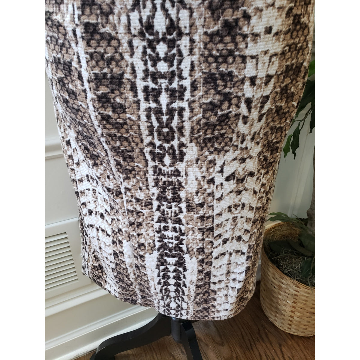 Dana Buchman Sheath Dress Women Size 10 Brown Beige Snakeskin Stretch Career