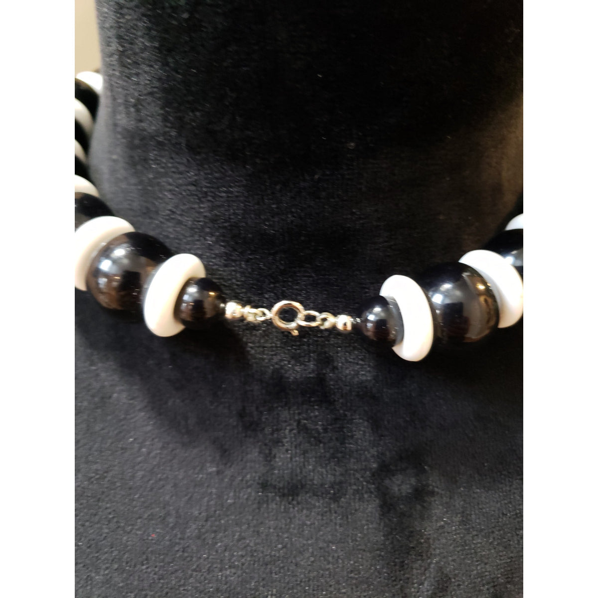 Women Onyx Black Beads White Acrylic Spacers Collar Necklace / Spring Ring Clasp