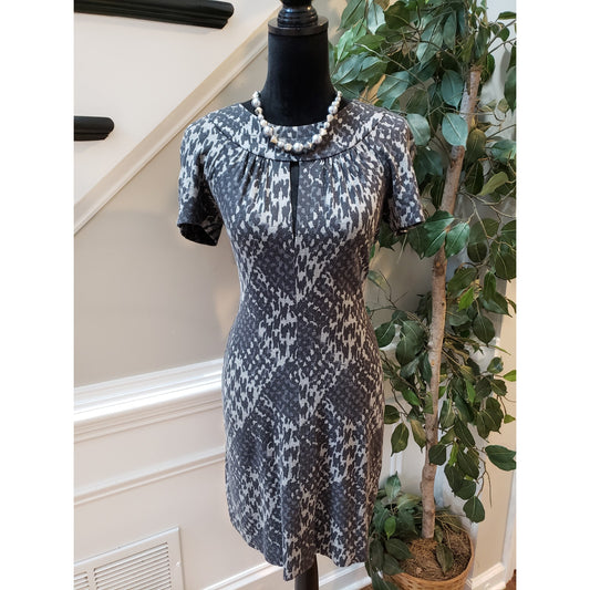 Trina Turk Shift Dress Women 2 Multi Geometric Stretch Short Sleeve Keyhole Neck